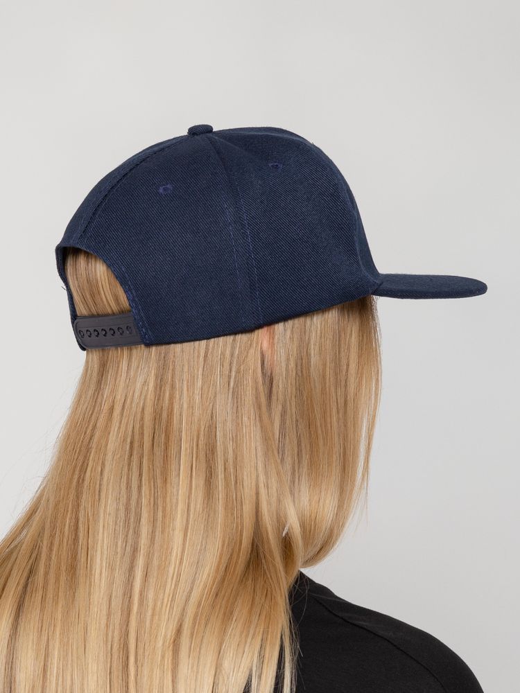 Бейсболка Snapback с прямым козырьком, темно-синяя Бейсболка Snapback с прямым козырьком, темно-синяя